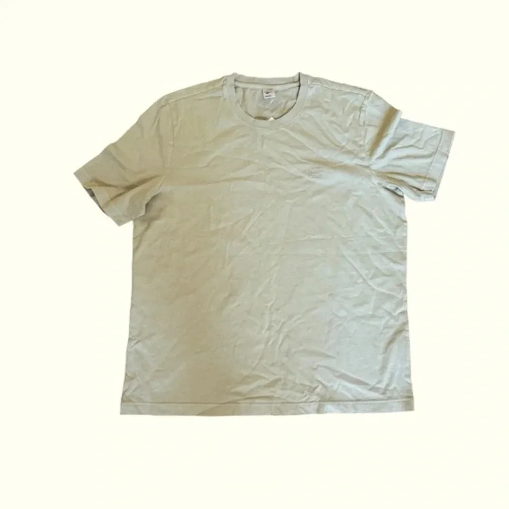 Reebok Men’s Beige T-shirt Short Sleeve Crew Neck regular fit Size M NWT